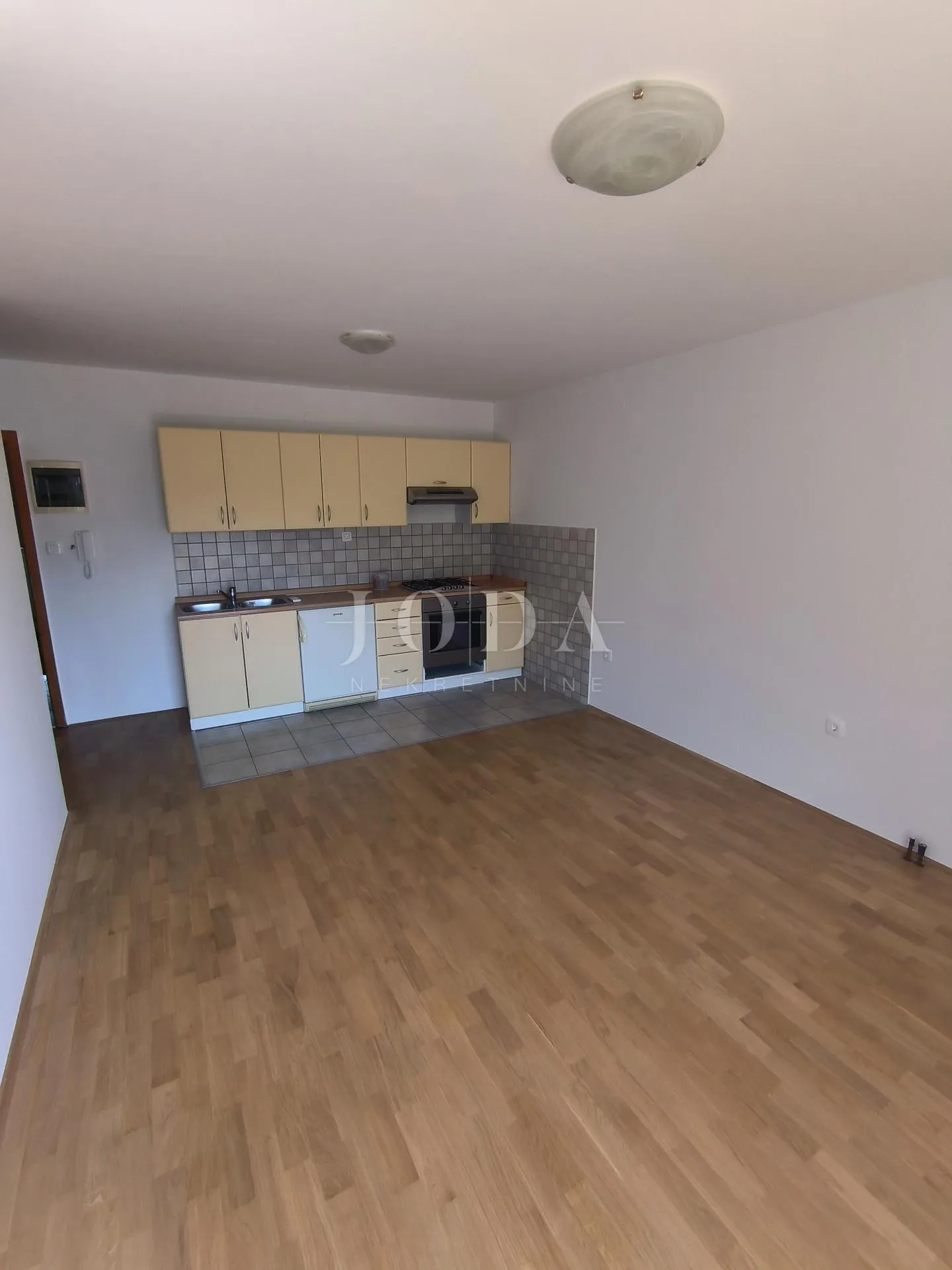 apartman sa bazenom - slika 16