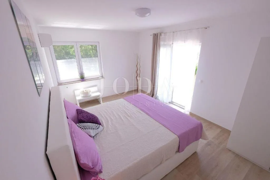 svetvinčenat, okolica, moderna villa sa bazenom - slika 28