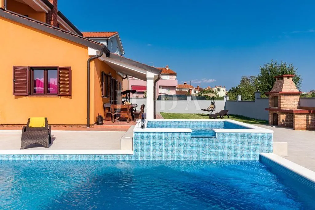 pula, villa sa bazenom i jacuzzijem - slika 8