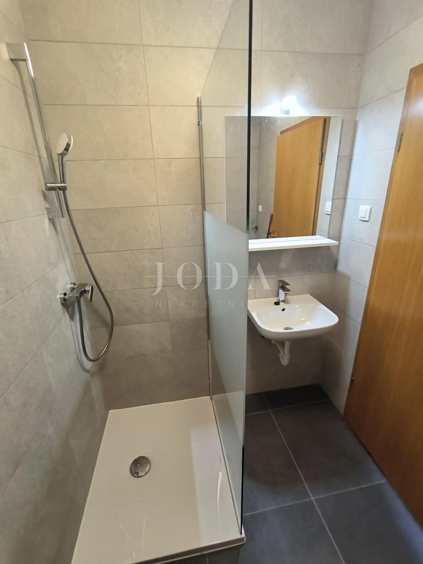 apartman sa bazenom - slika 19