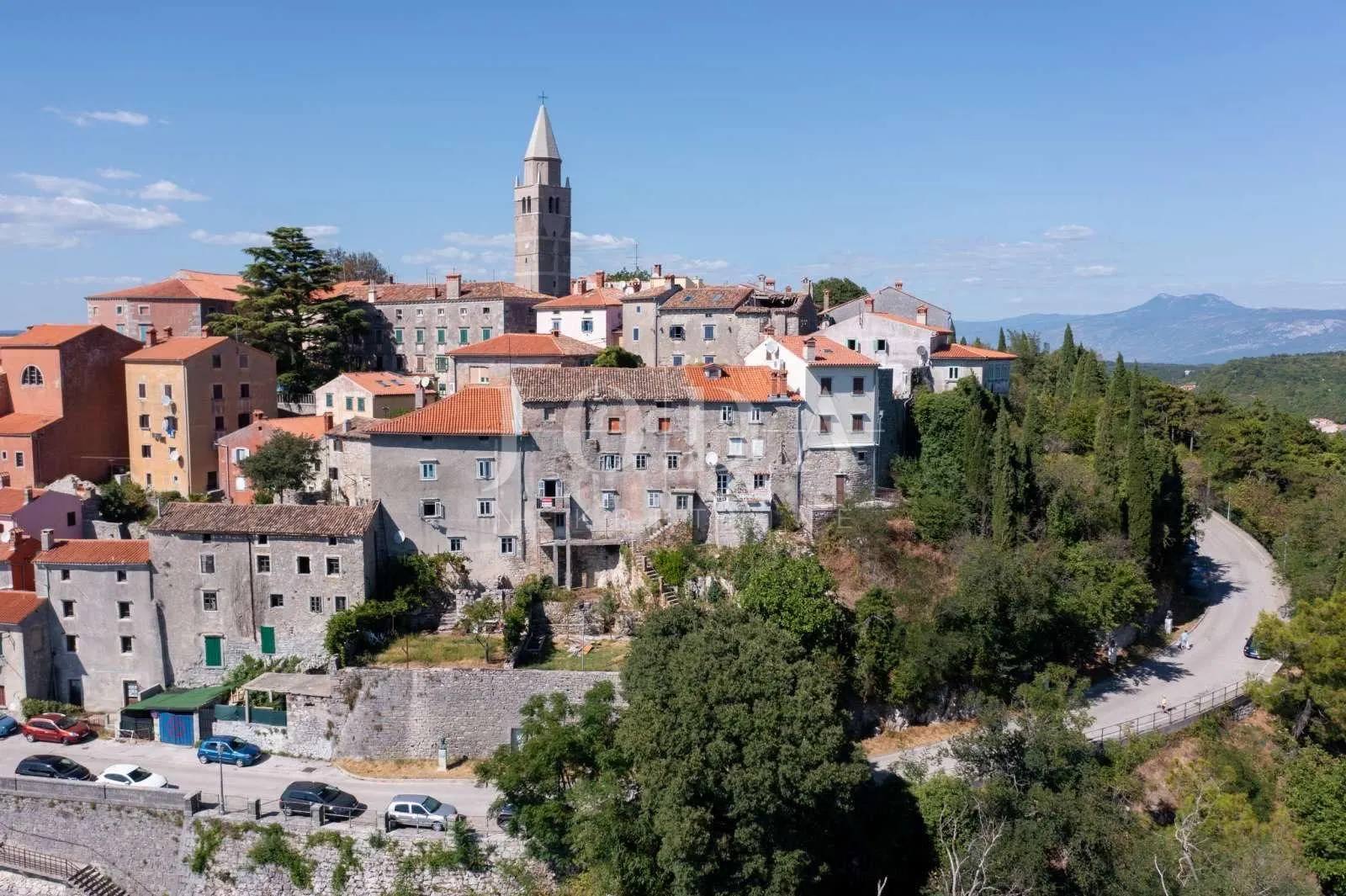 Labin, kuća sa očaravajućim pogledom na more, projektom i građevinskom dozvolom za gradnju hotela