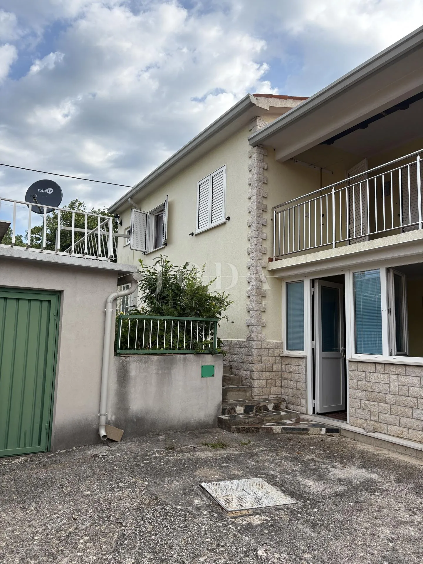 labin, prostrana kuća nadomak centra grada - slika 3