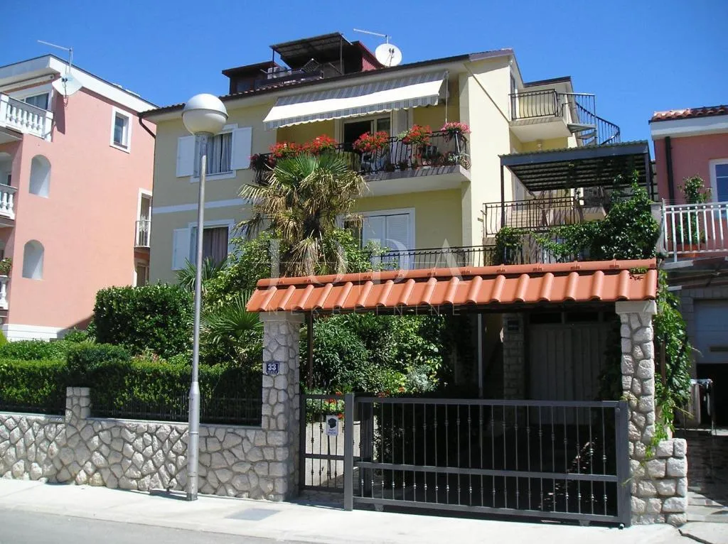 kuća sa 5 apartmana - slika 2