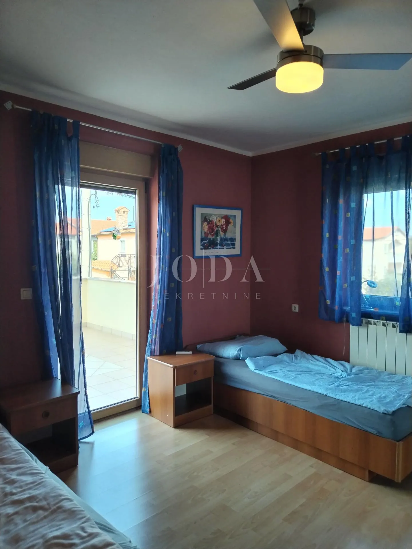 labin, okolica, kuća s dva stana i poslovnim prostorom - slika 12