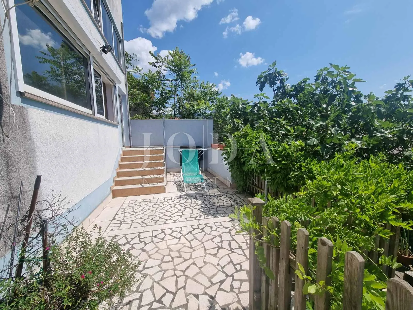crikvenica, dvije kuće sa osam apartmana - slika 4