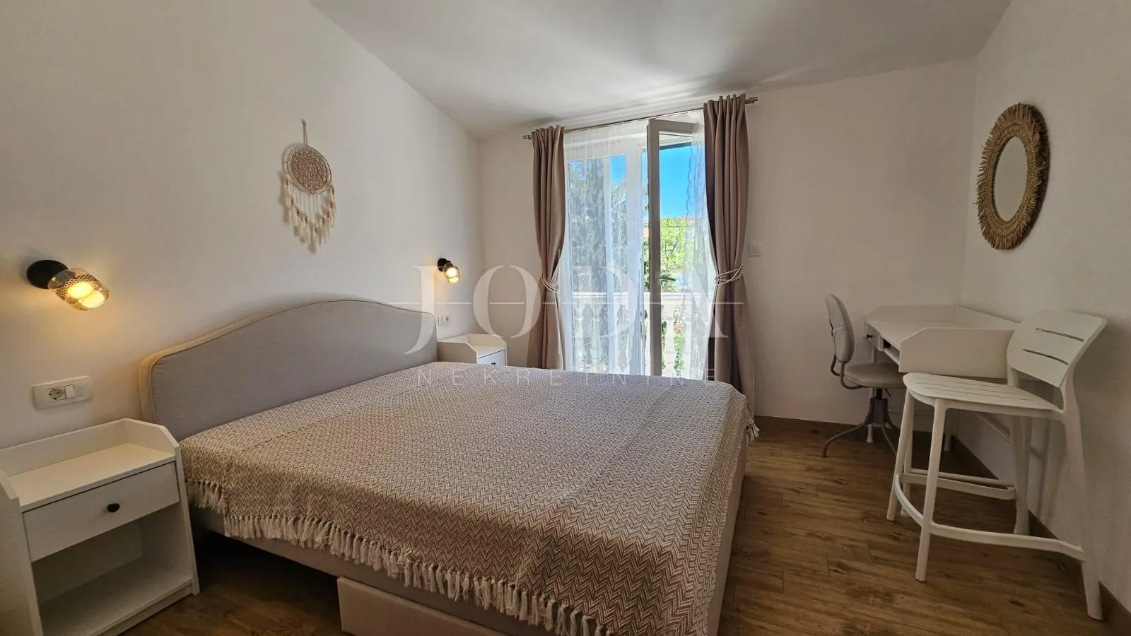 cesarica kuća prvi red do mora - slika 26