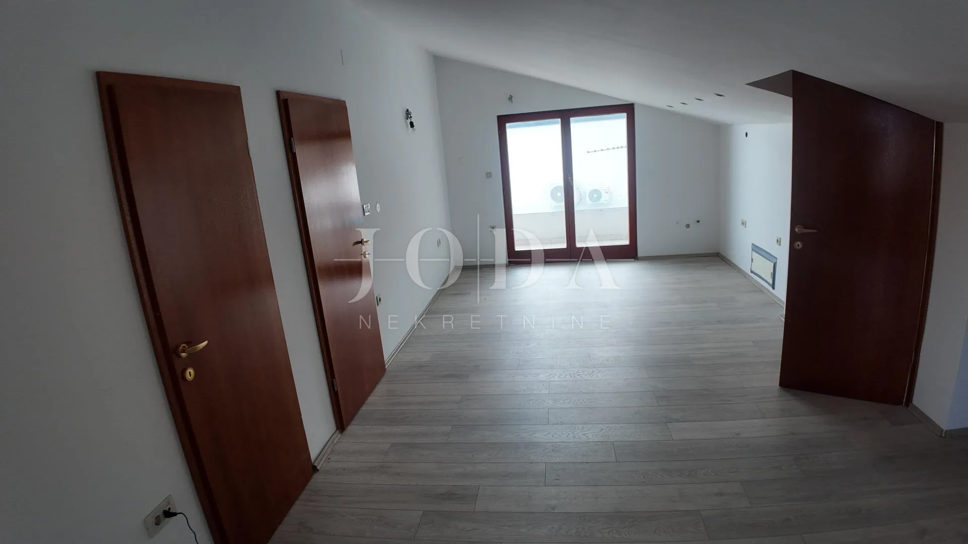 opatija dvoetažni stan na lijepoj lokaciji - slika 25