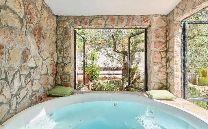 prekrasna vila s grijanim bazenom,saunom i jacuzzijem,rovinj okolica - slika 2