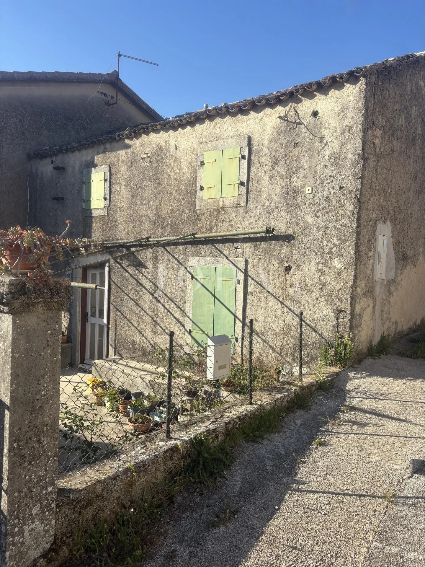 labin, okolica, kuća za adaptaciju u manjem, mirnom selu - slika 2