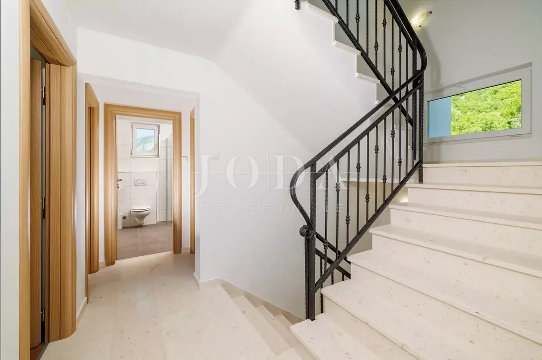 tribalj kuća 600m2 sa bazenom - slika 24