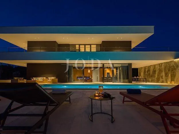 grožnjan, zadivljujuća luksuzna dizajnerska villa - slika 6