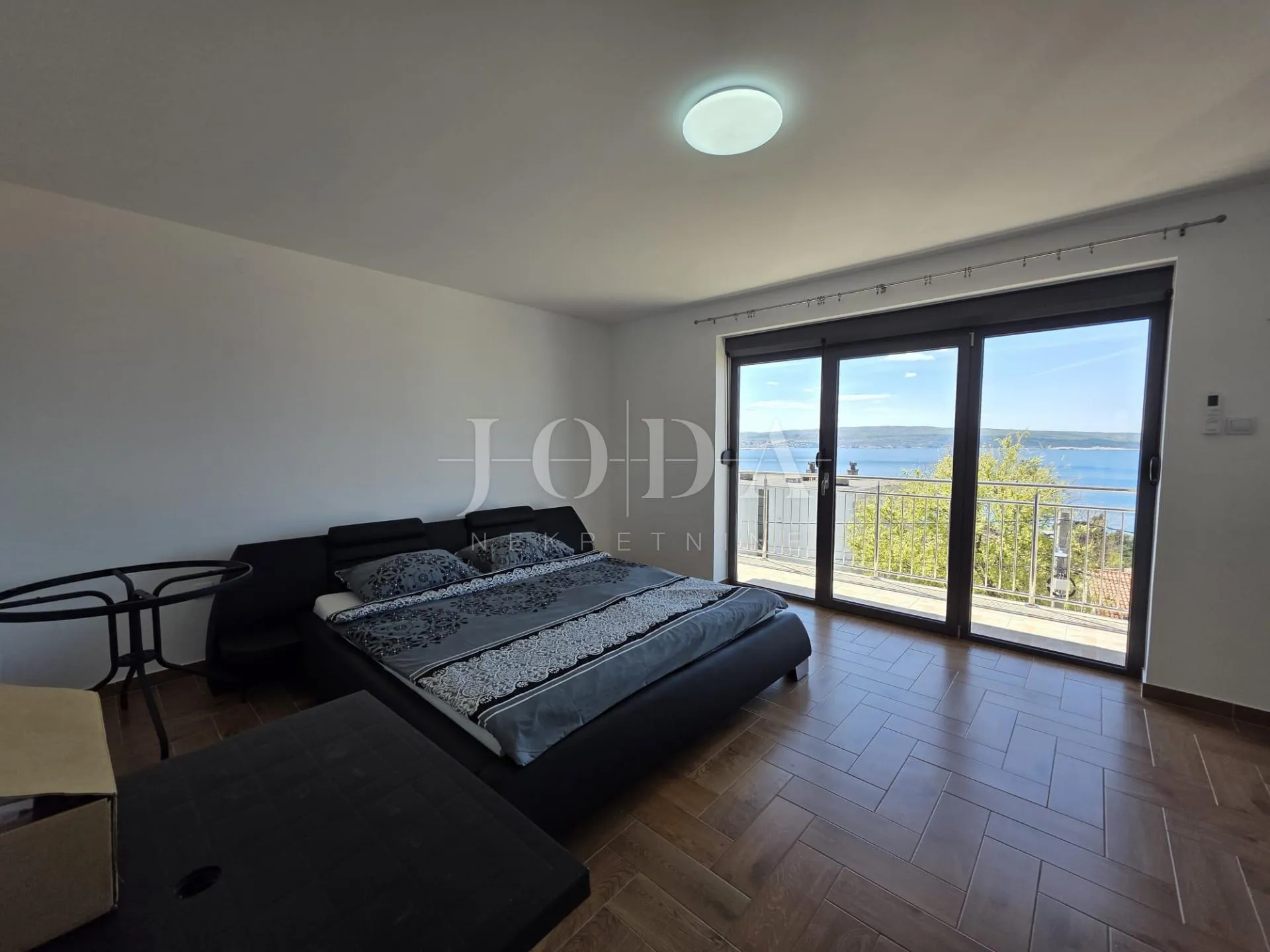 crikvenica- kuća sa više apartmana u blizini centra - slika 9