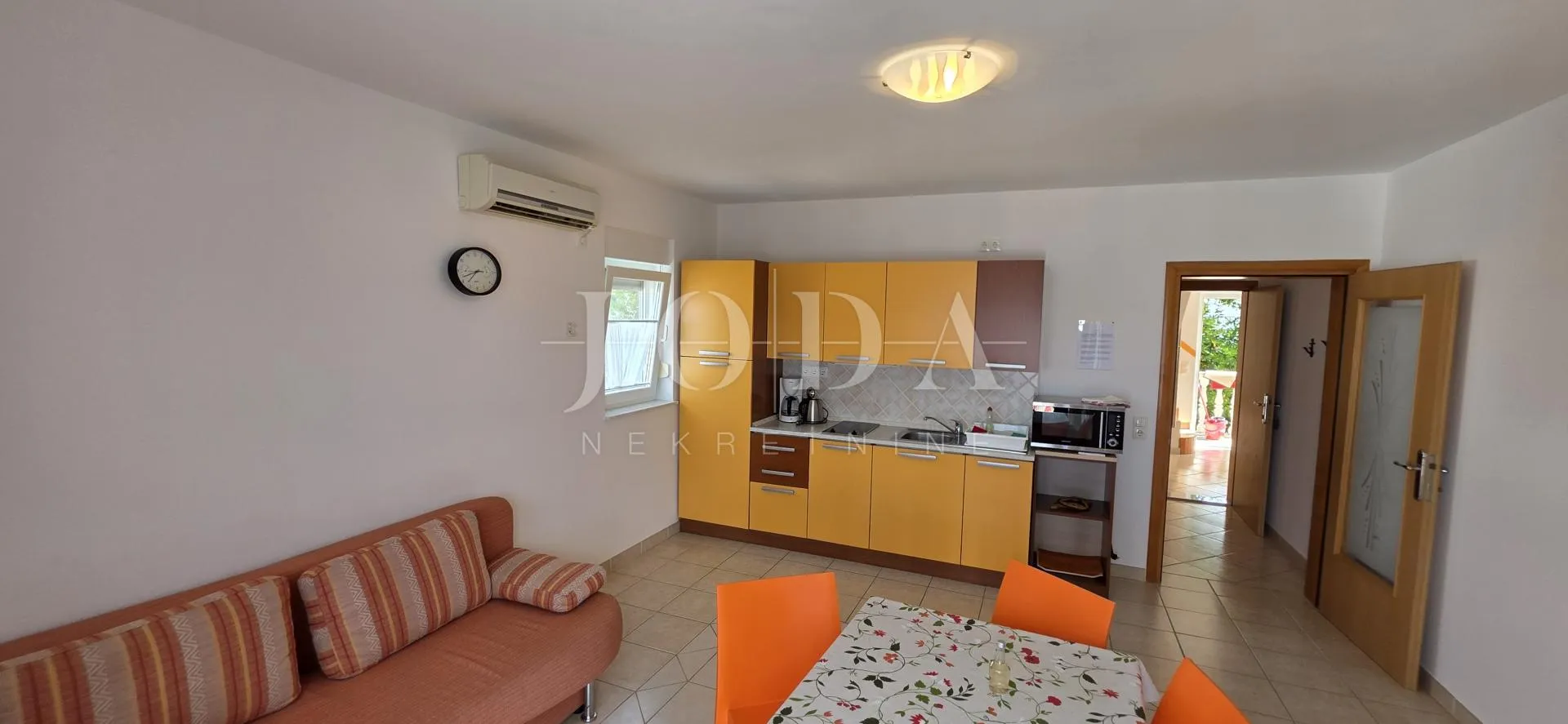 prostrana kuća s 5 apartmana, 100 m od mora – idealna za turizam! - slika 26