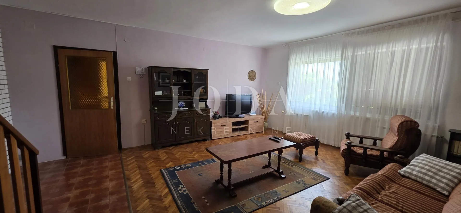 kuća s pogledom na more i dvjema garažama – klenovica - slika 24