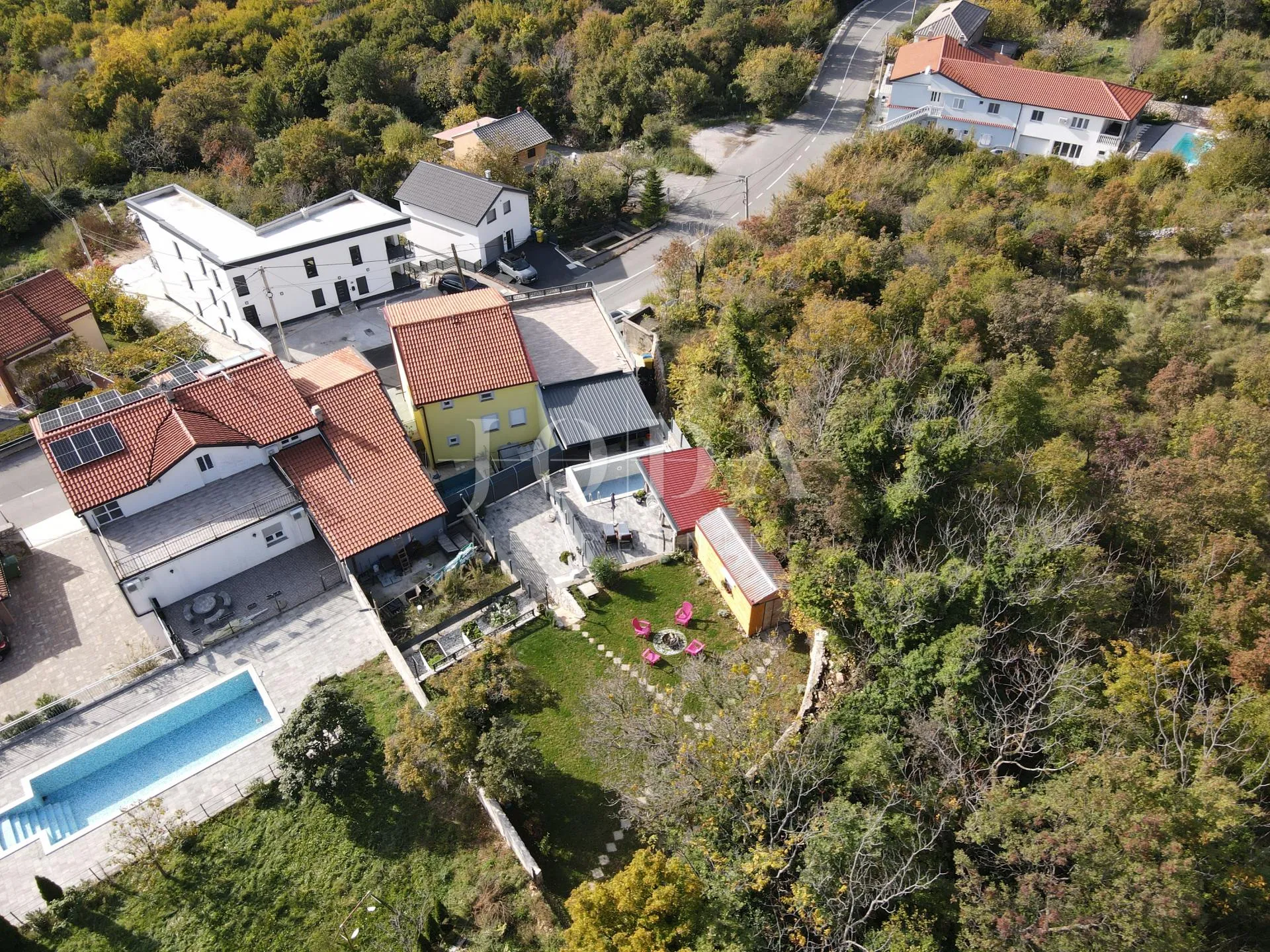 bribir kuća sa bazenom - slika 2