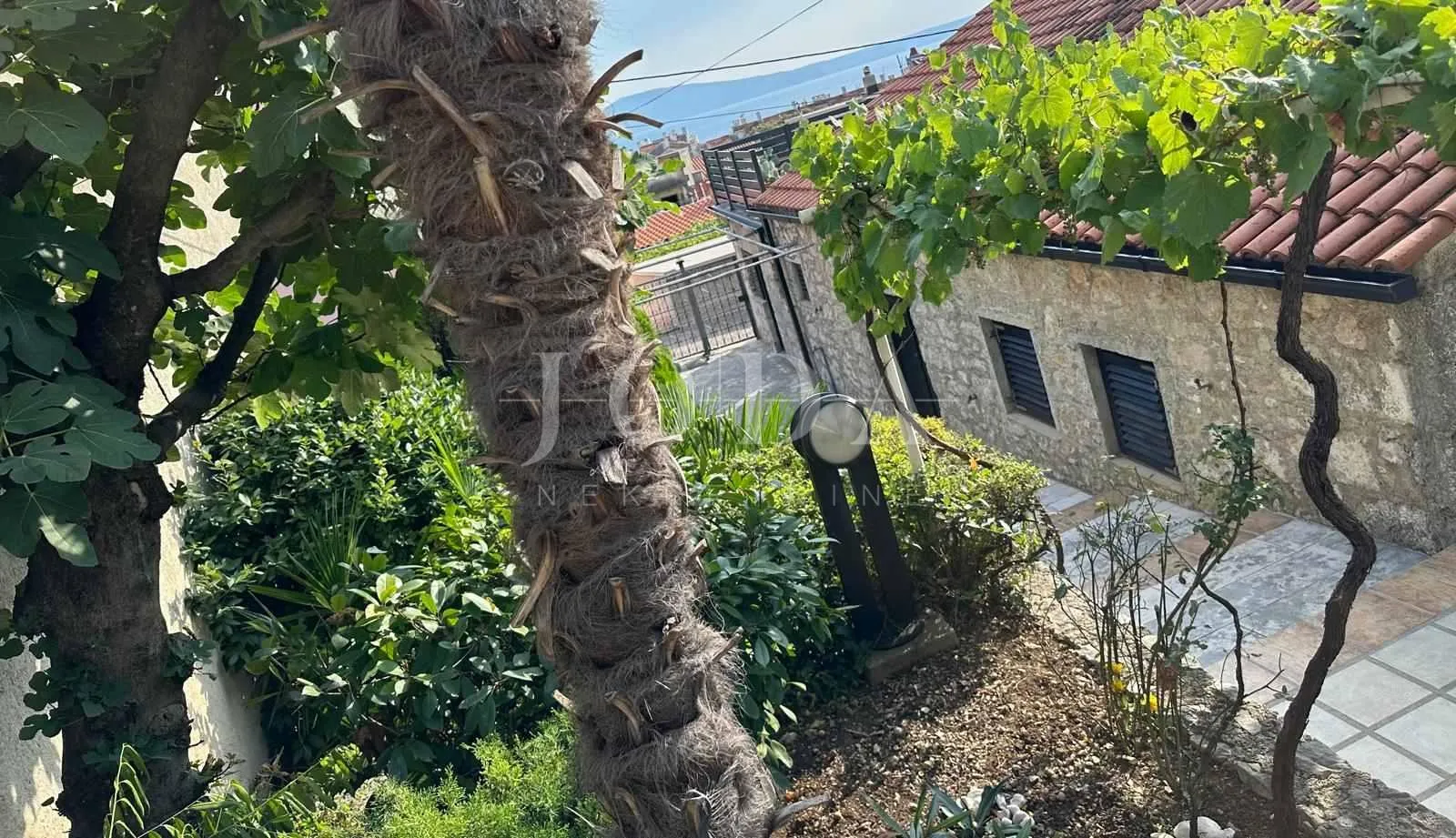 novi vinodolski, kuća sa dvorišnim objektom u blizini centra - slika 35