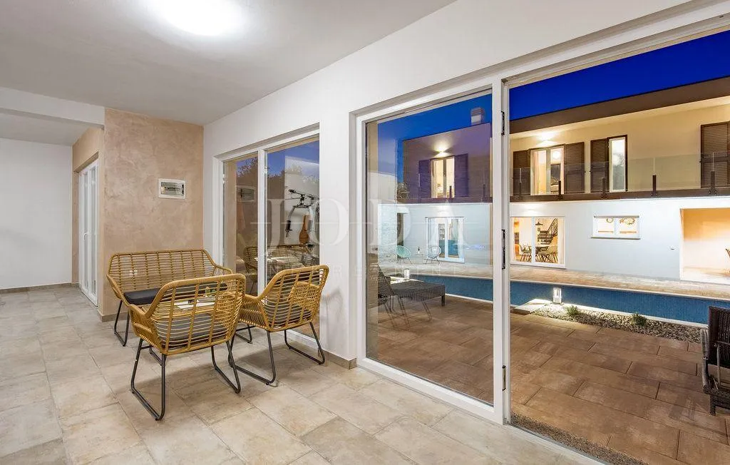 labin, okolica, villa sa bazenom i wellnessom - slika 21