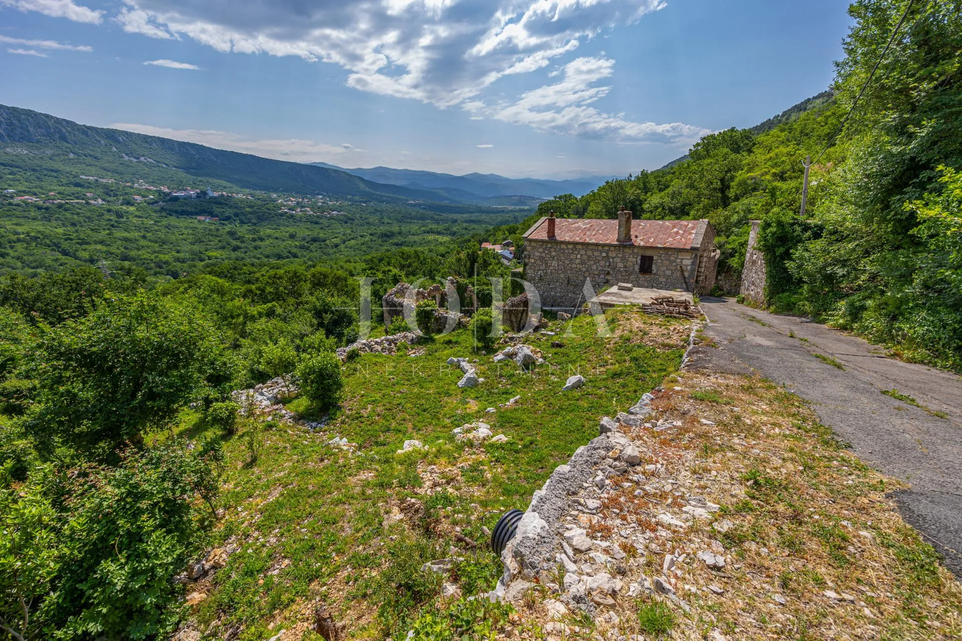 kuća sa 3000m2 zemljišta - slika 47