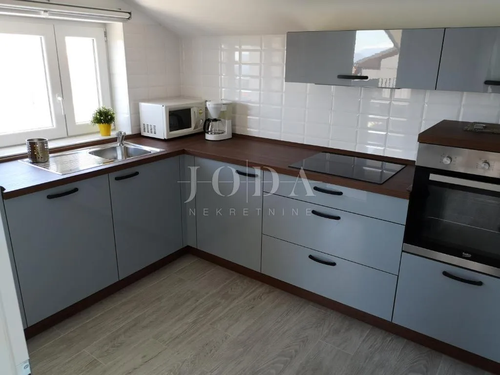 dramalj, novouređena kuća s pet apartmana i bazenom - slika 25