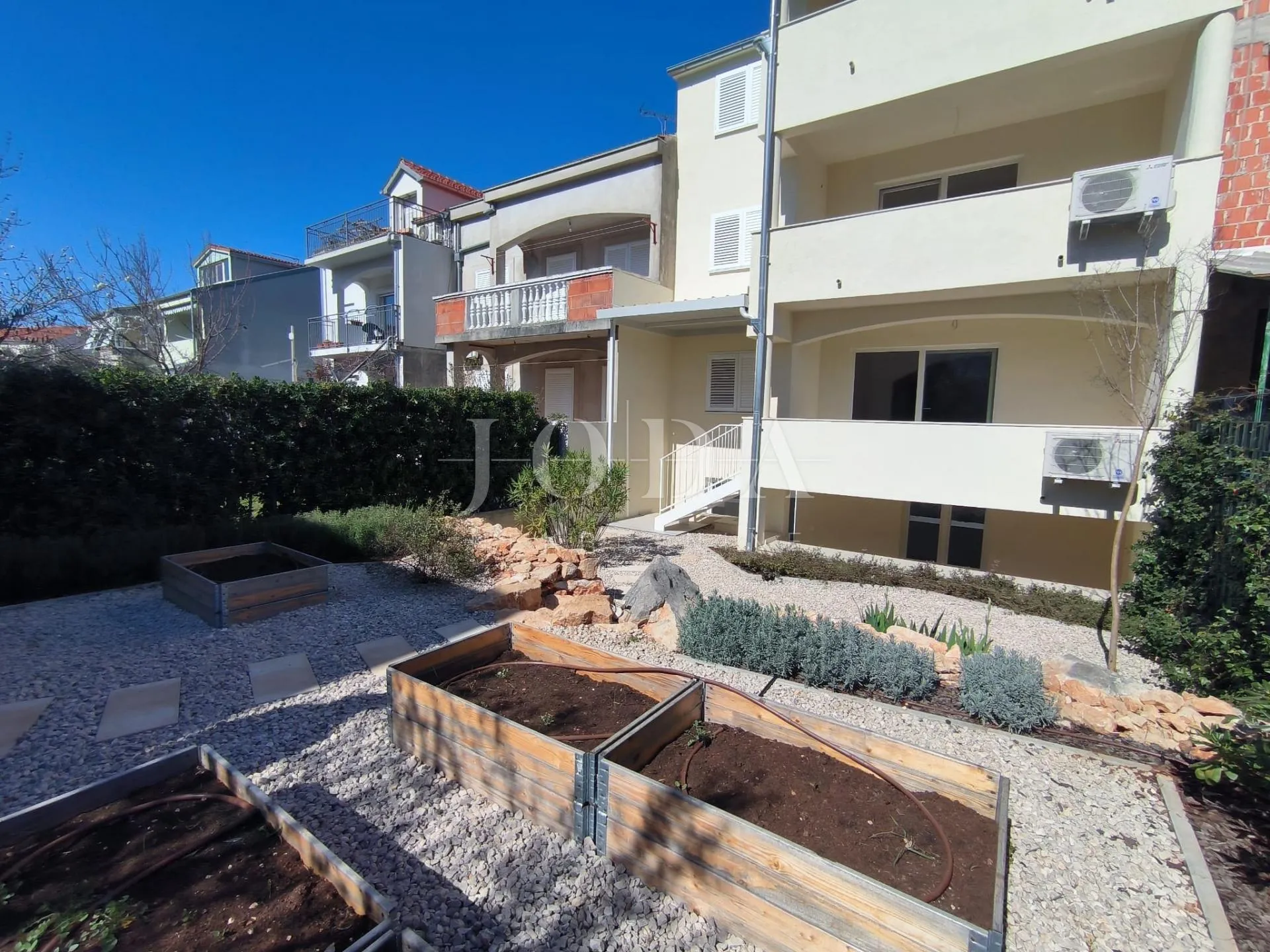 zadar, trosobni stan sa vrtom i garažom - slika 26