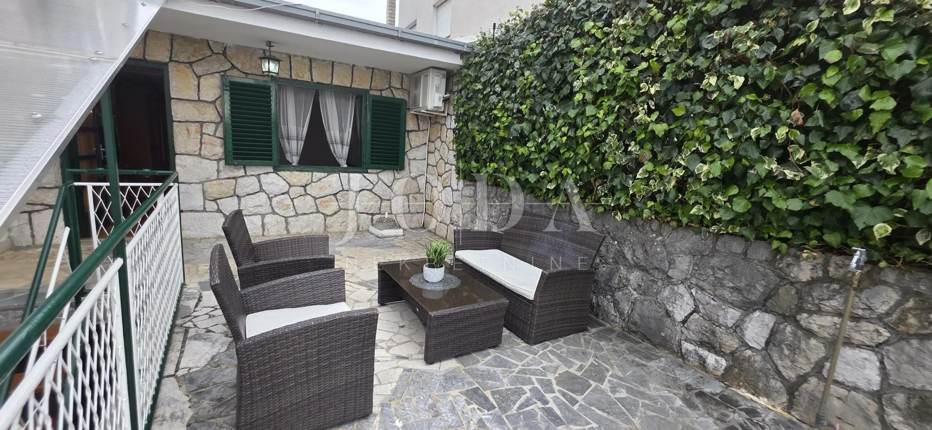 kuća s terasom i pogledom na more | selce, blizu plaže – prodaja - slika 13