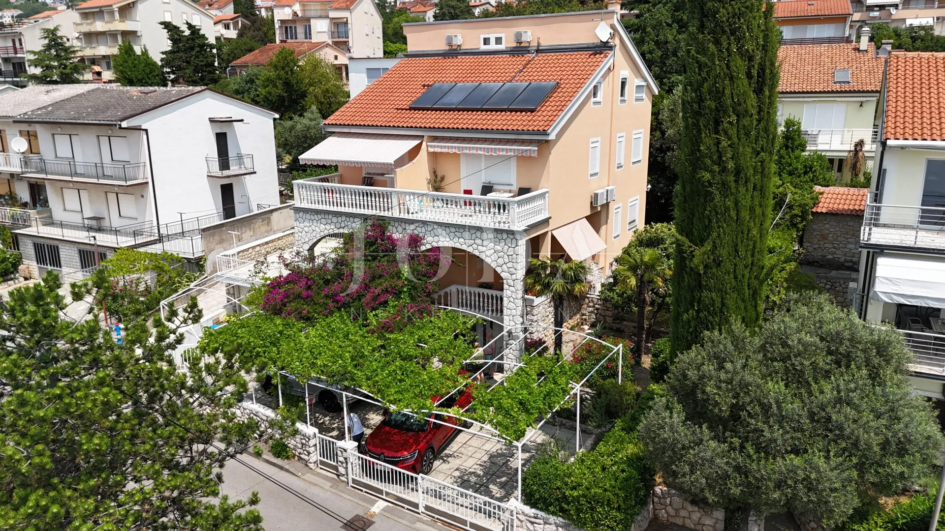 prostrana kuća s 5 apartmana, 100 m od mora – idealna za turizam! - slika 12