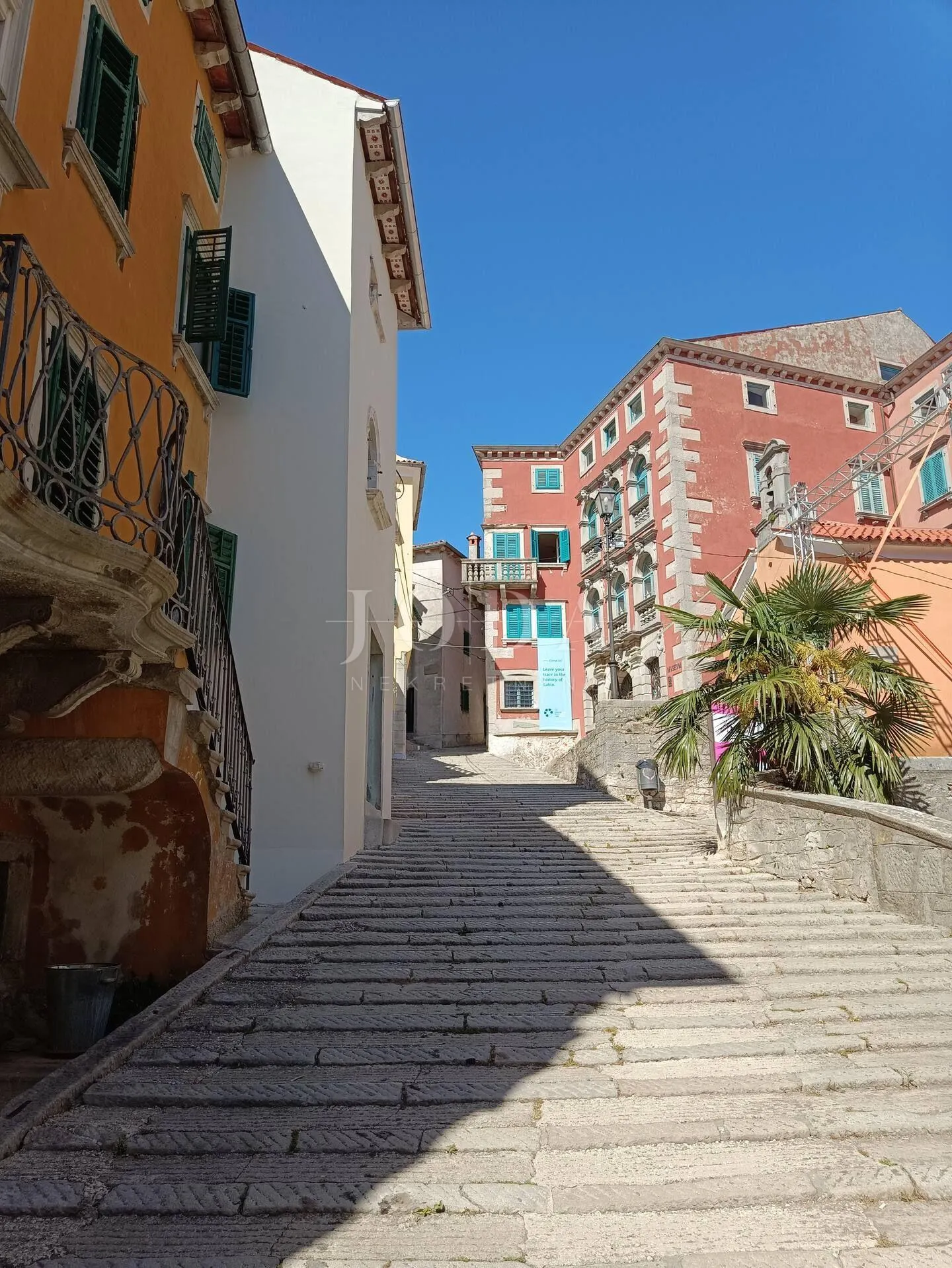 labin, kuća sa tri stambene jedinice u starogradskoj jezgri - slika 35
