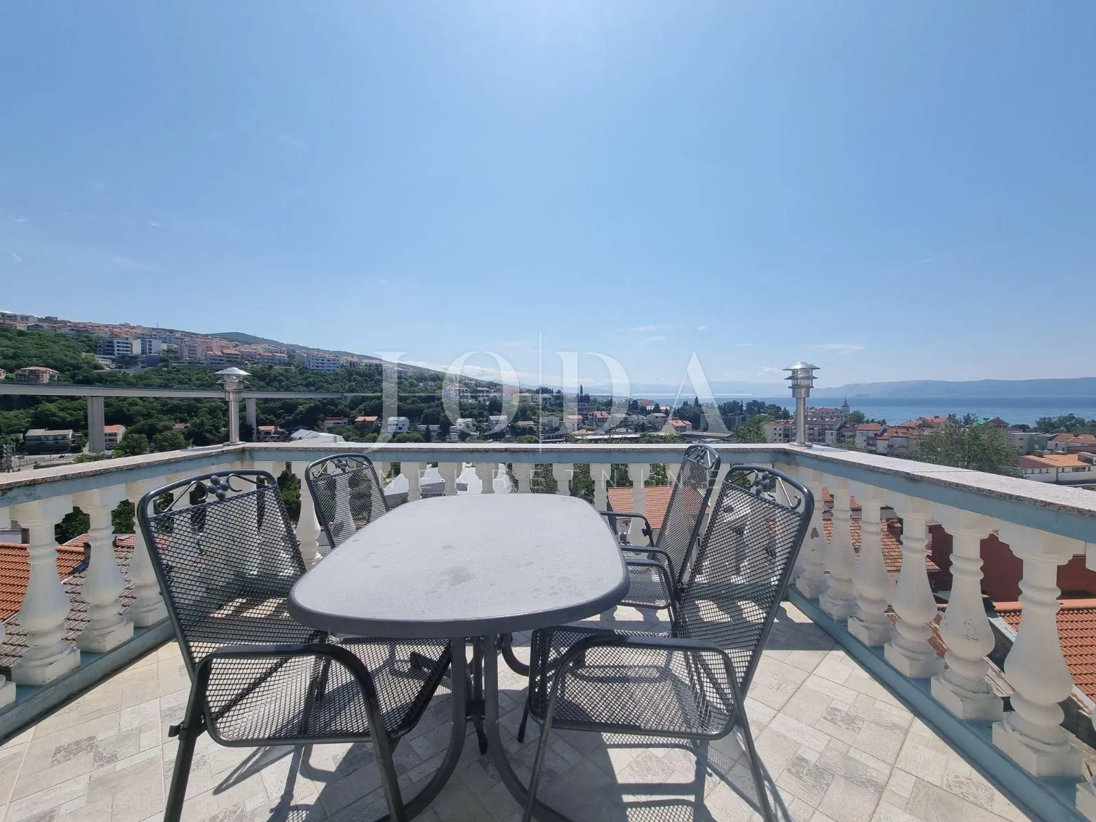 crikvenica, dvije kuće sa osam apartmana - slika 10