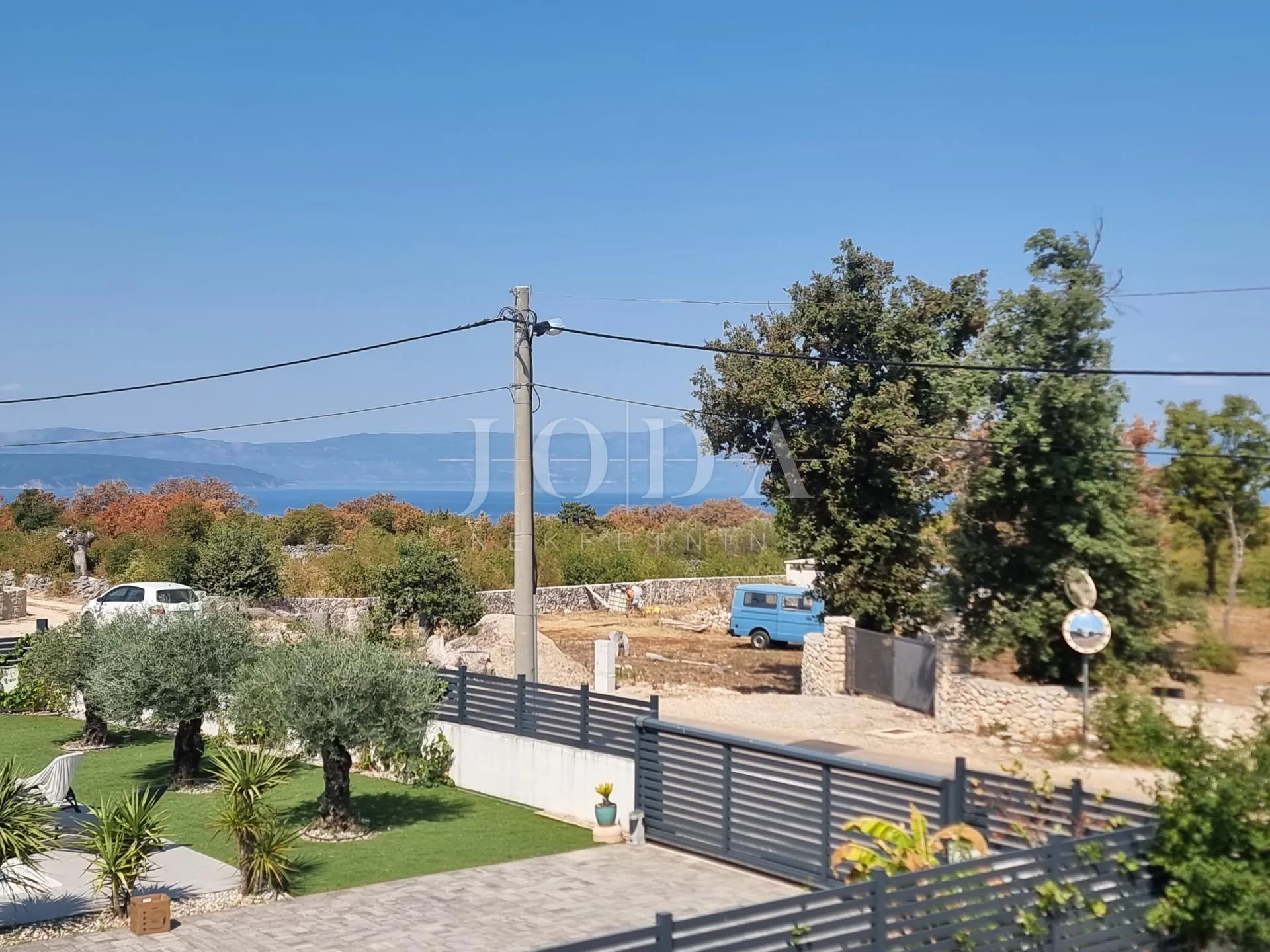moderna novogradnja u središtu otoka krka - slika 19