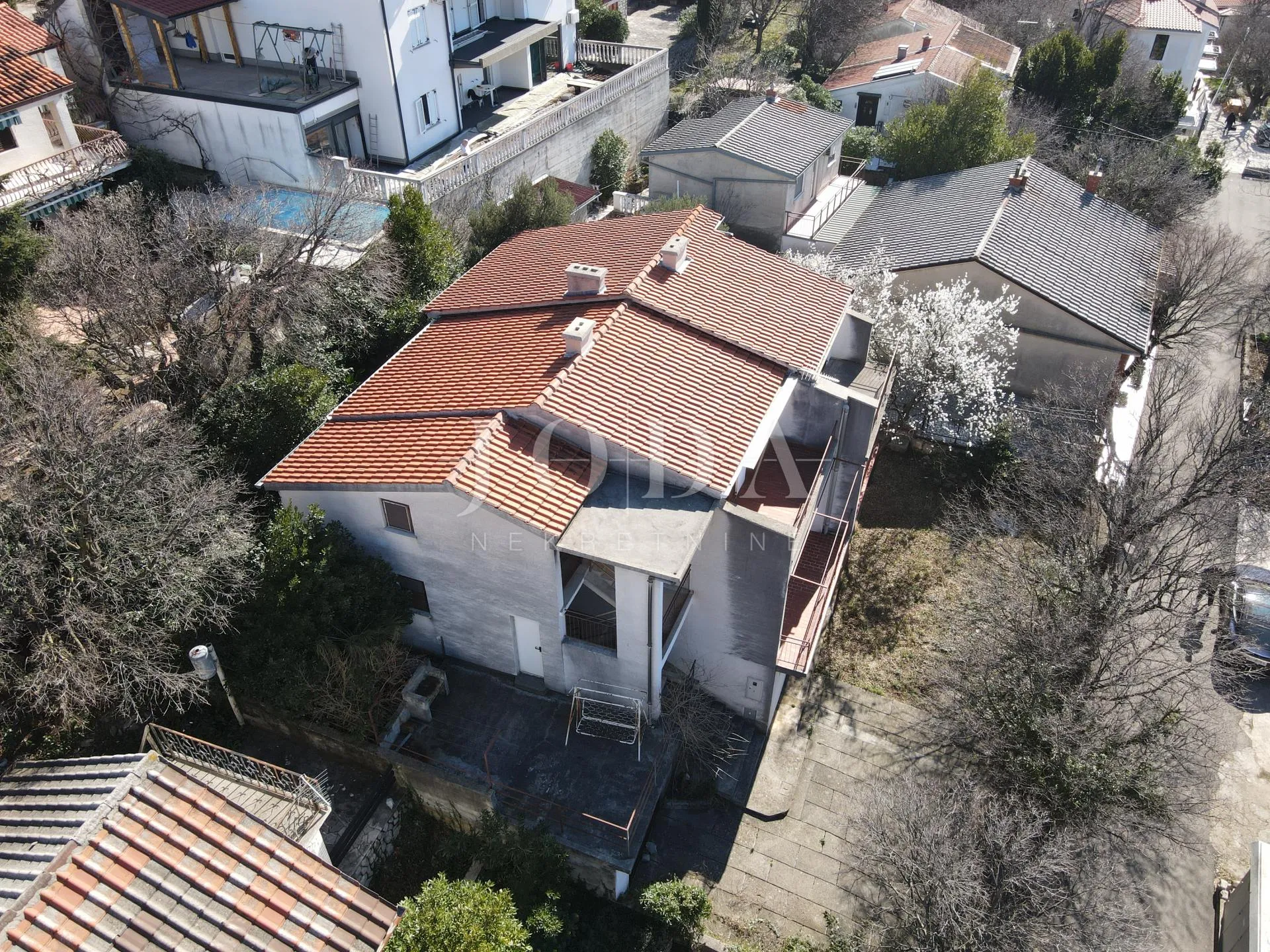 kuća sa 100m od mora sa 6 stambenih jedinica - slika 15