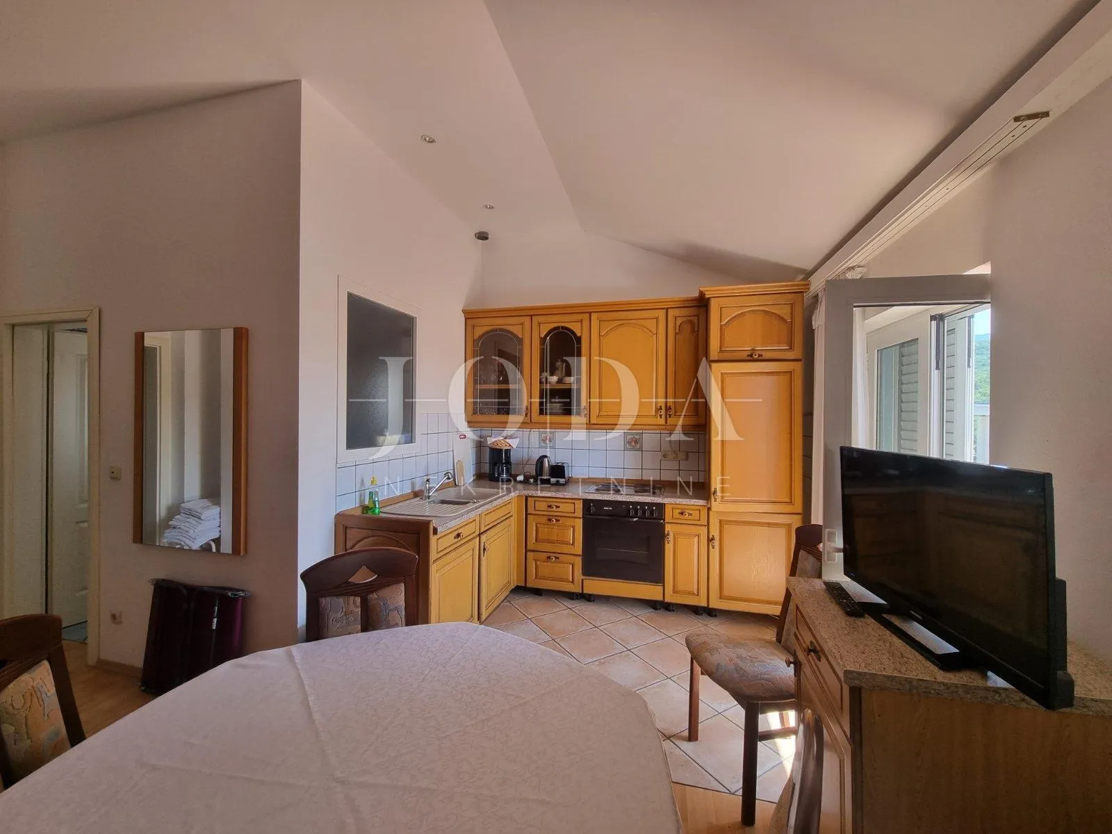 crikvenica, dvije kuće sa osam apartmana - slika 11