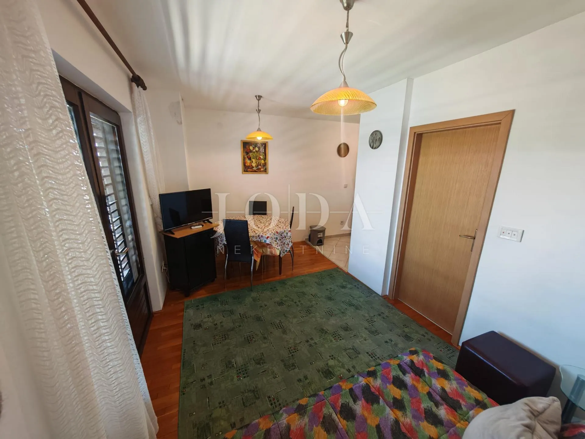 kuća 2. red od mora sa 4 apartmana - slika 25