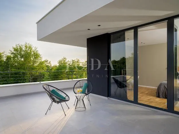 grožnjan, zadivljujuća luksuzna dizajnerska villa - slika 50
