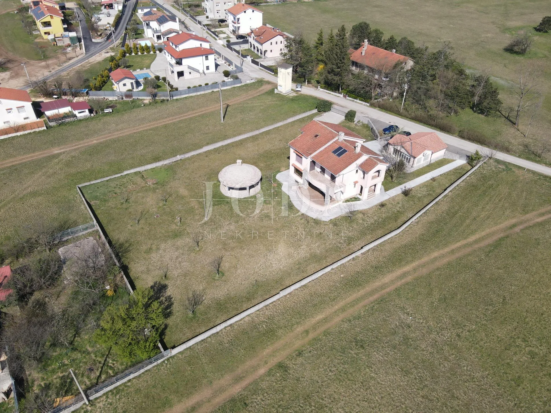 grobnik,samostojeća kuća sa poslovnim prostorom na velikoj okućnici - slika 3