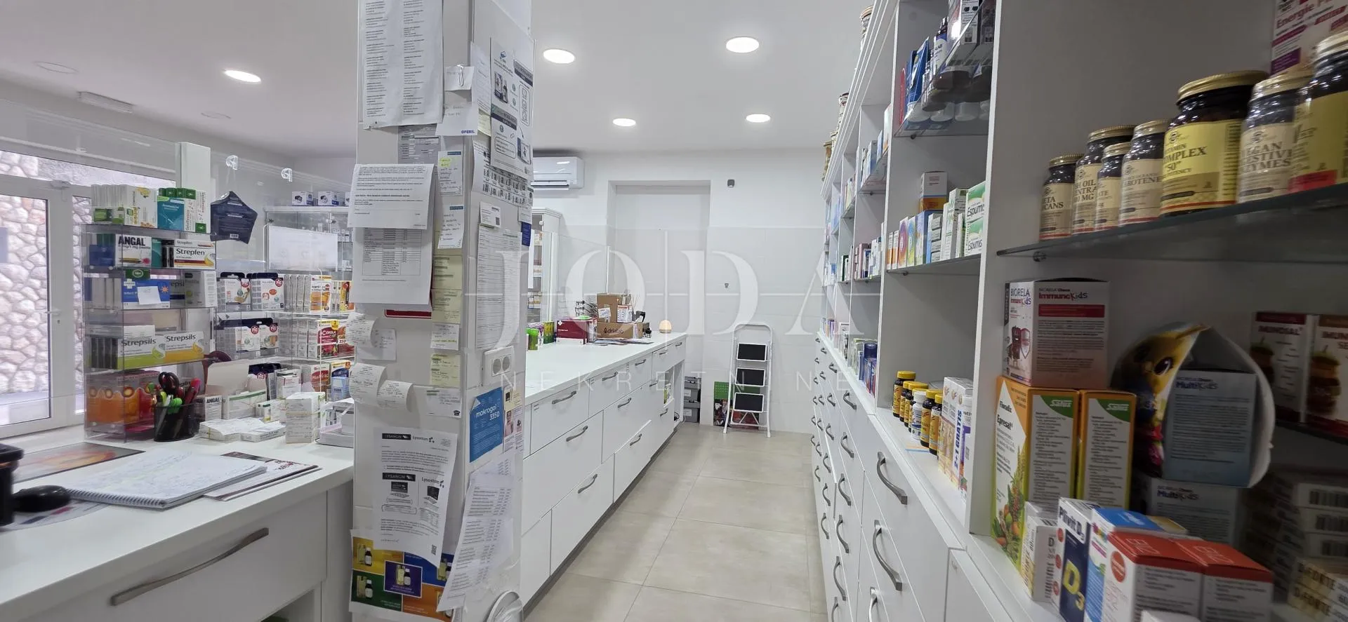 poslovni prostor s uhodanim zakupcem (apoteka) – 103 m², prizemlje, parking, top lokacija dramalj - slika 10