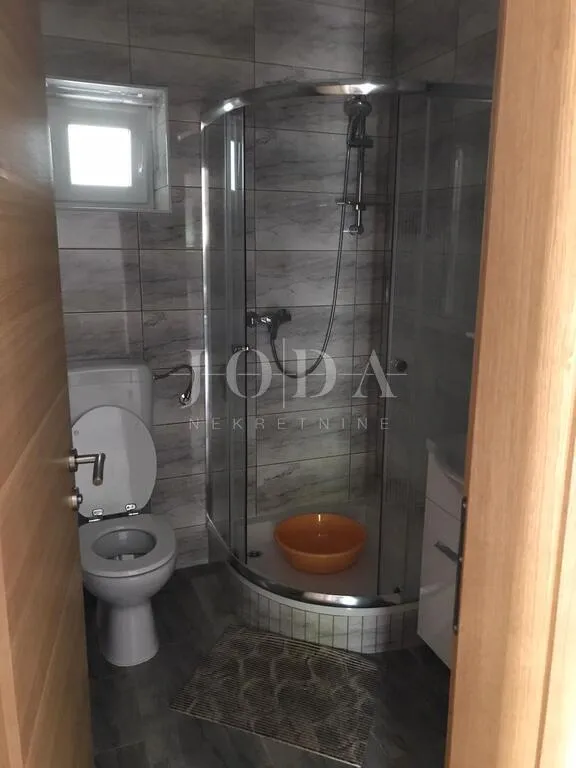 lukovo kuća sa 4 apartmana - slika 19