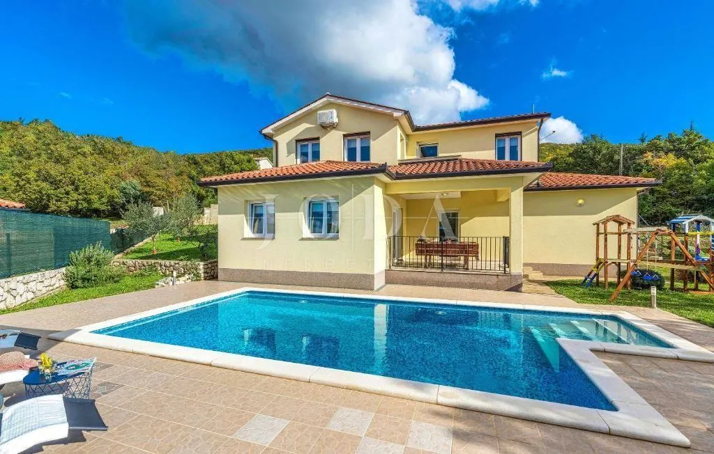 Labin, okolica, prekrasna Villa sa bazenom i velikom okućnicom