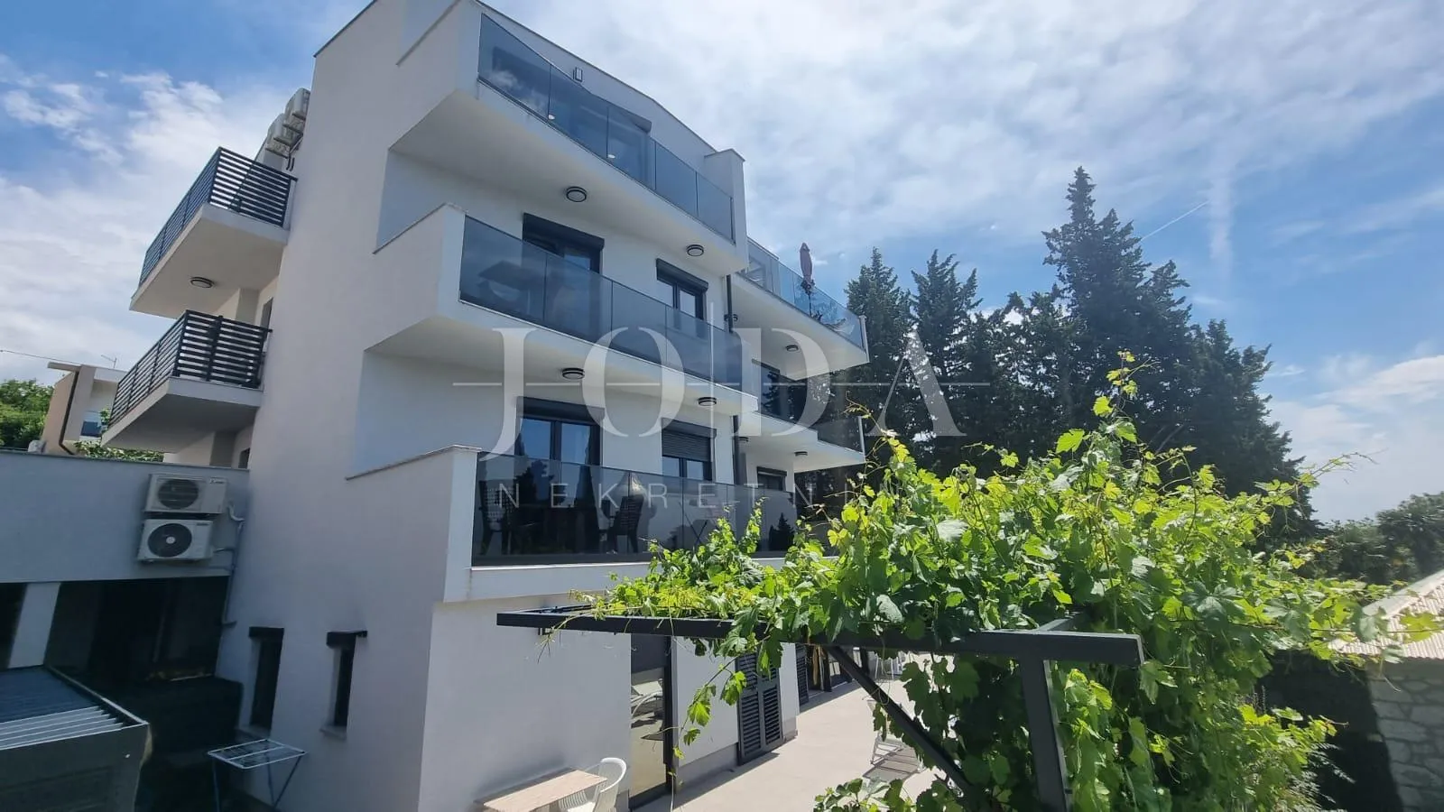 crikvenica, kuća sa osam apartmana - slika 4