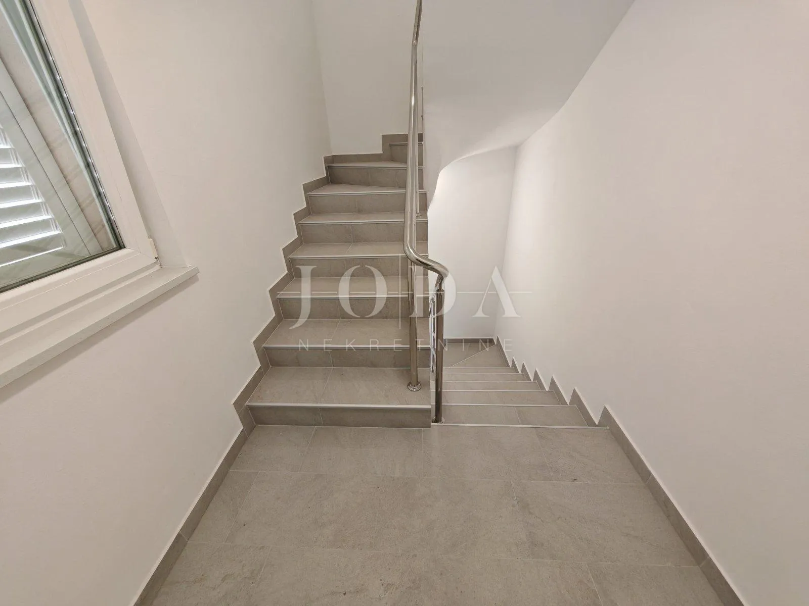 stan 200m od mora - slika 15
