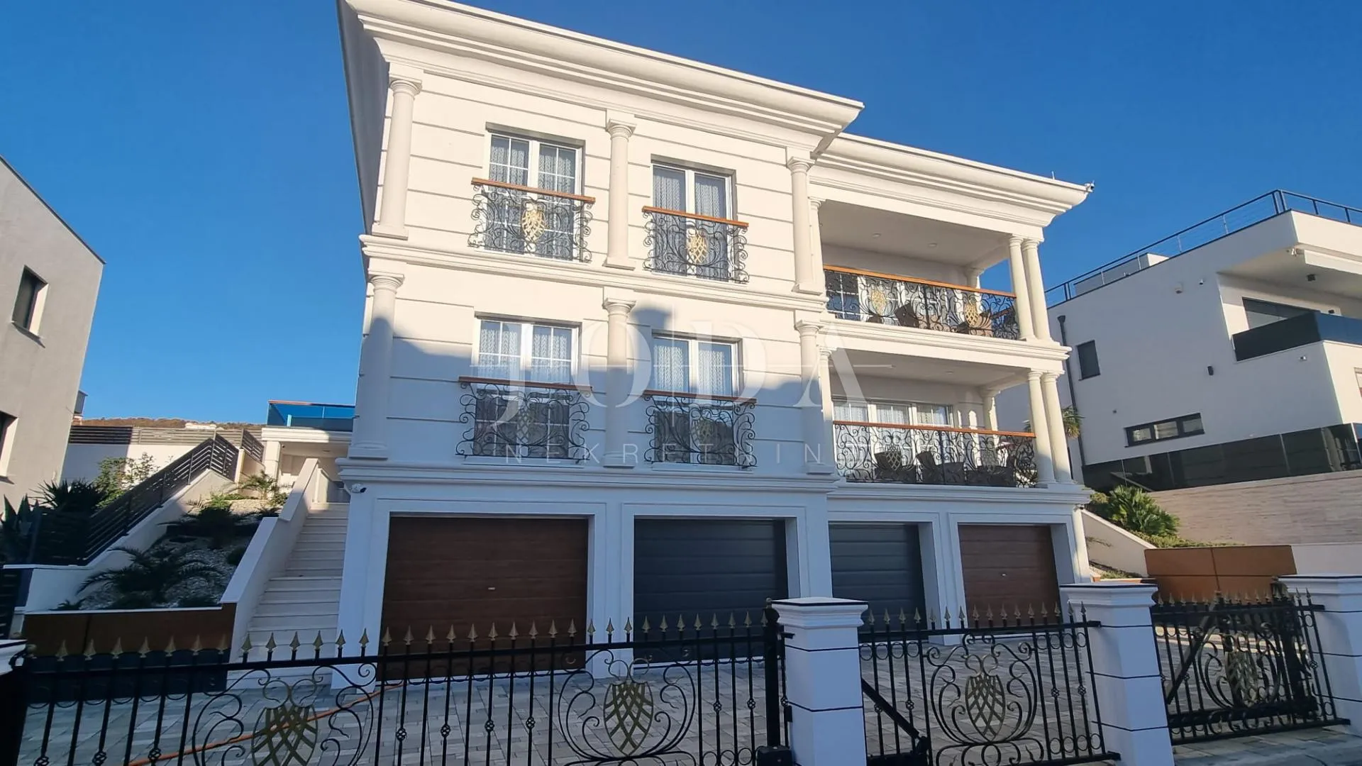 crikvenica kuća novogradnja sa 4 garaže - slika 11