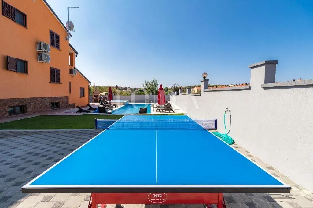 pula, villa sa bazenom i jacuzzijem - slika 11