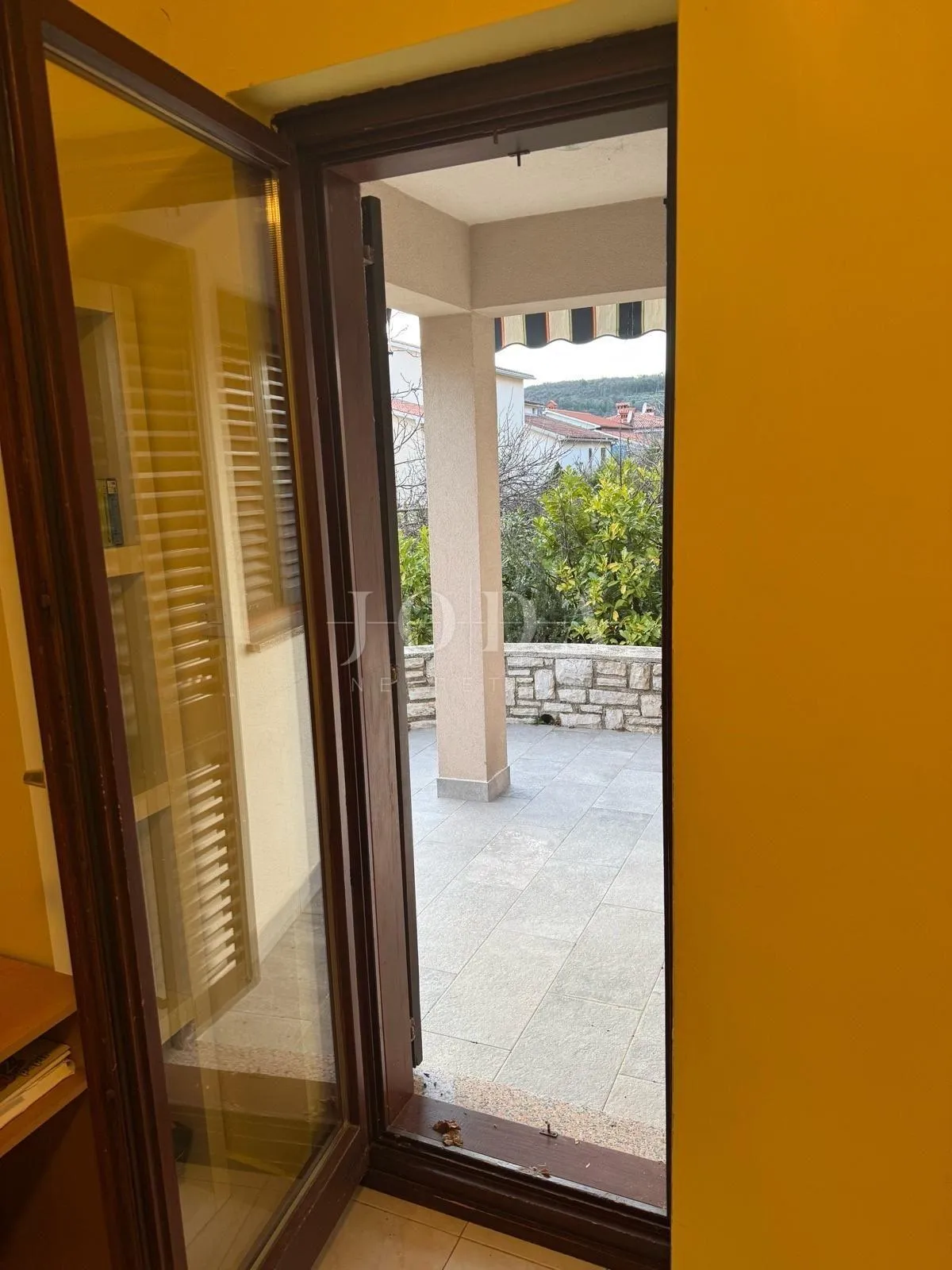 rabac, stan u prizemlju stambene zgrade - slika 10