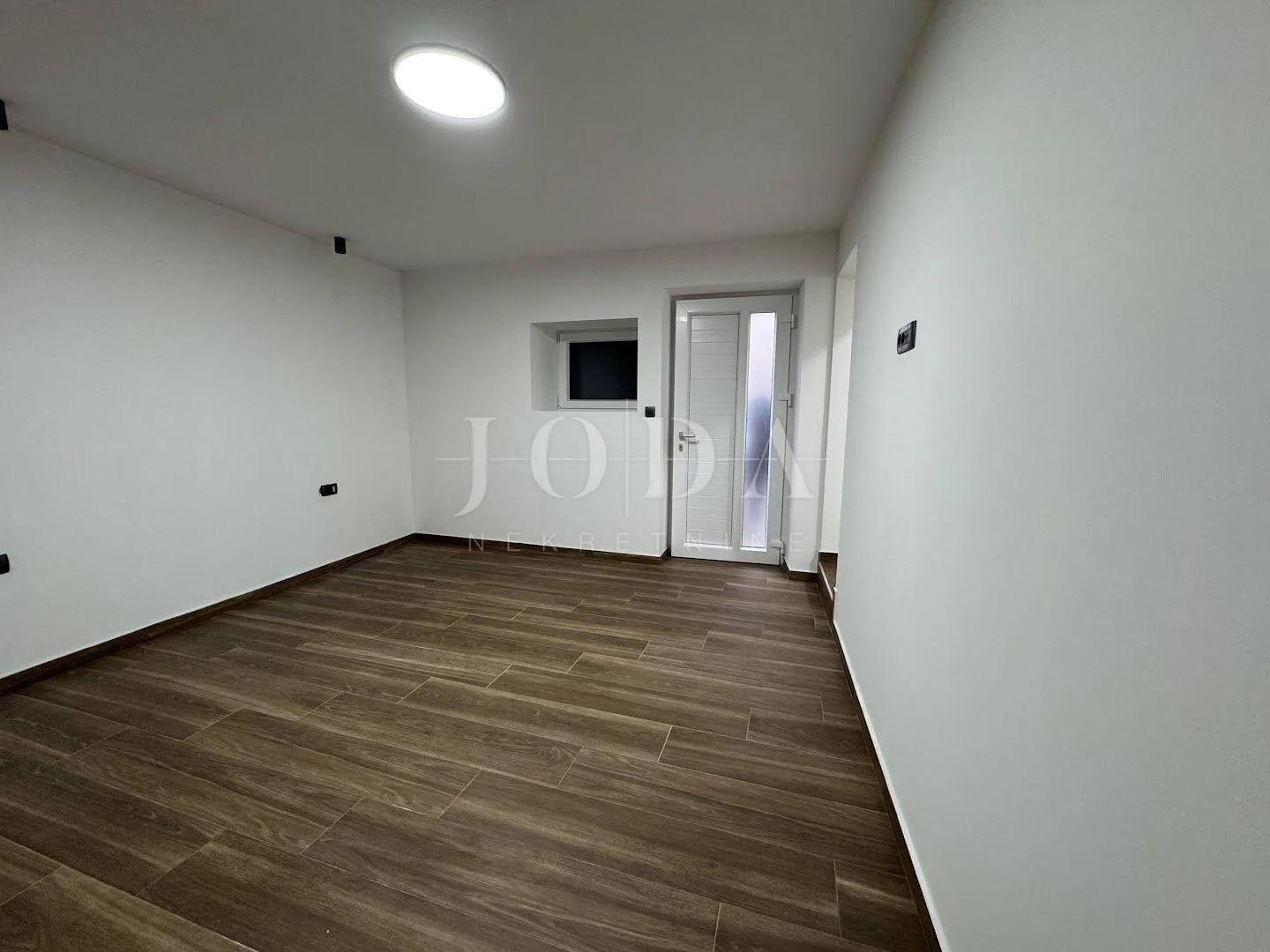 kompletno renovirana kuća sa 3app,funtana - slika 4