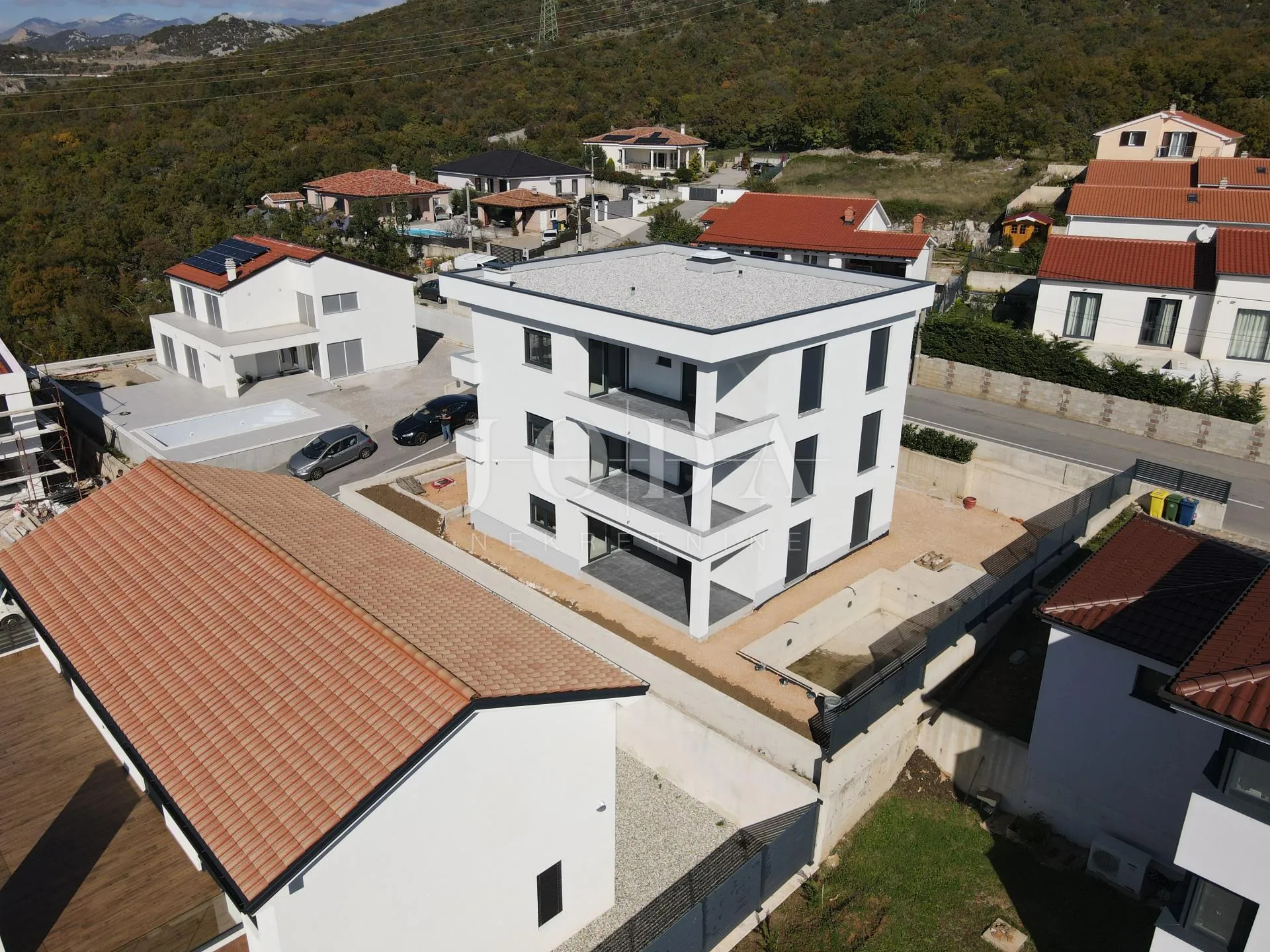 Kuća sa tri stana i bazenom - Krasica, Bakar