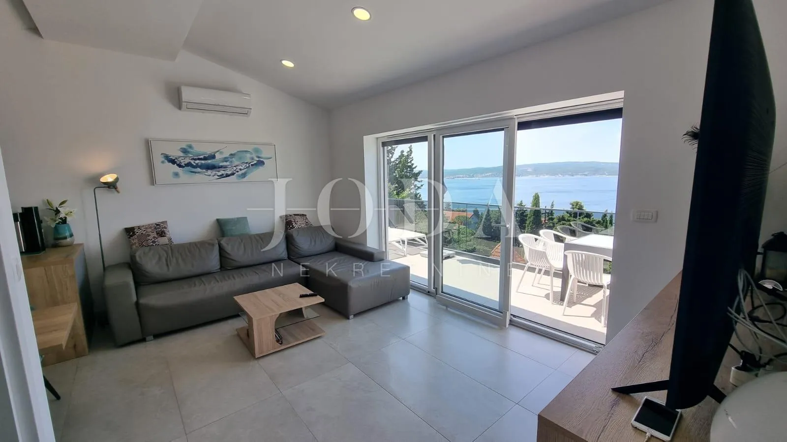 crikvenica, kuća sa osam apartmana - slika 12