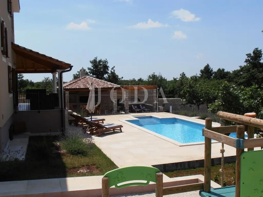 svetvinčenat, okolica, villa sa jacuzzijem i grijanim bazenom - slika 19