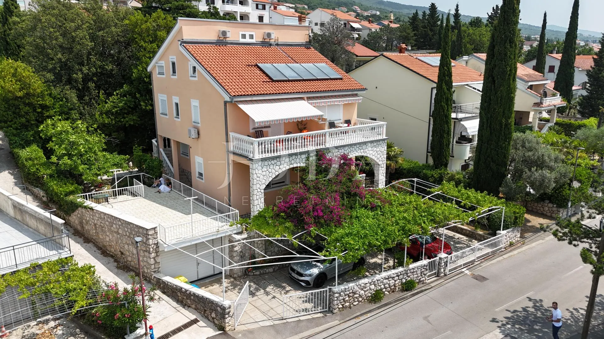 prostrana kuća s 5 apartmana, 100 m od mora – idealna za turizam! - slika 13