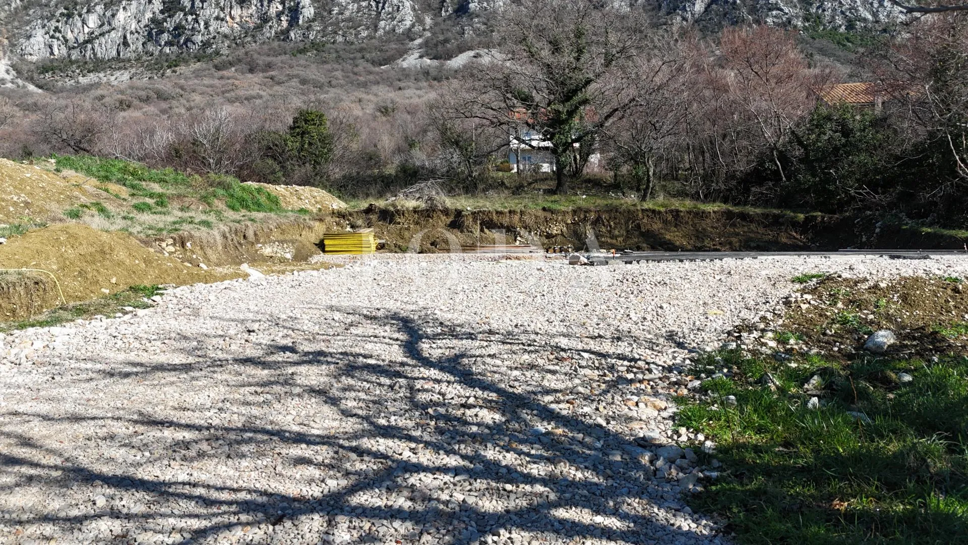 građevinsko zemljište 1.250 m² s dozvolom i temeljima – bribir, pogled more - slika 15