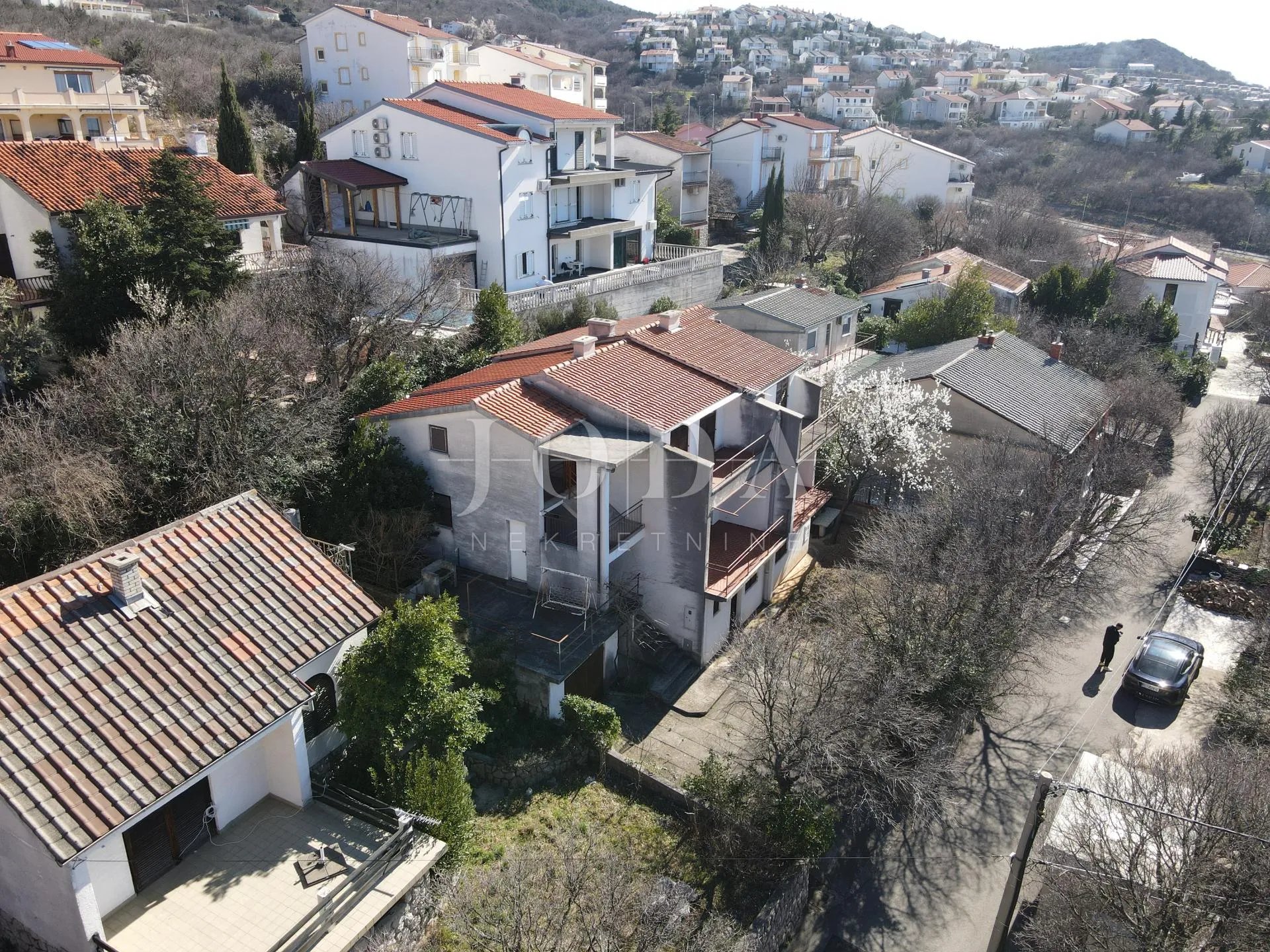 kuća sa 100m od mora sa 6 stambenih jedinica - slika 5