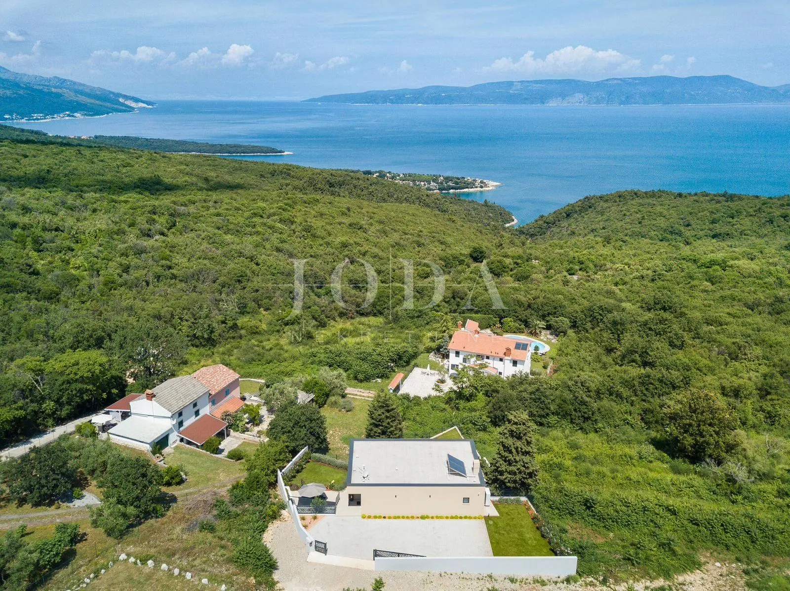 luksuzna vila s očaravajućim pogledom na more - slika 30